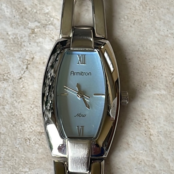 Armitron lady battery water resistant stainless steel - Picture 1 of 6